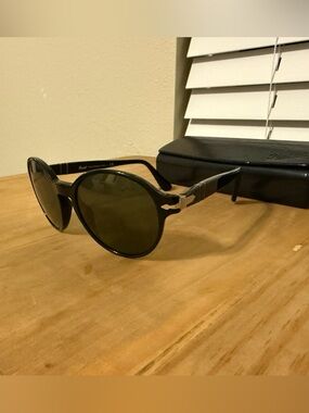 Persol Black Round Sunglasses 2988-5